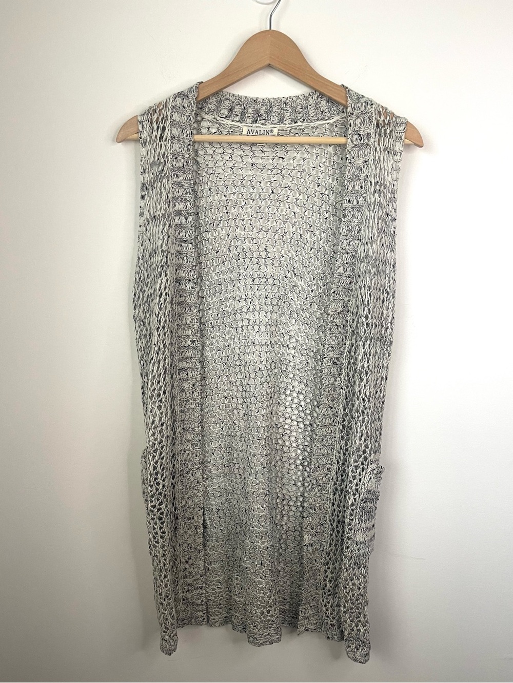 Avalin Gray Knit Sleeveless Cardigan size small